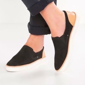 UGG | BLACK & TAN ADLEY PERF SLIP-ON SUEDE SNEAKERS LOAFERS SIZE 9.5 SHOES